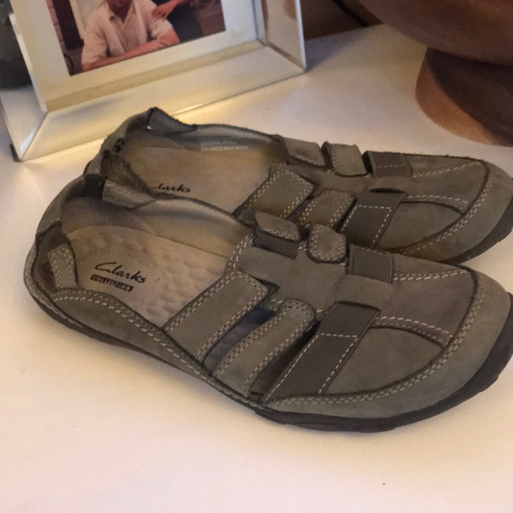 Clarks slip on shoes extremely comfortable size 6W